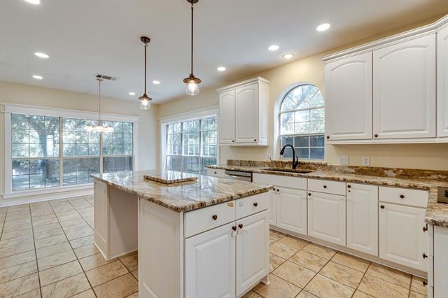 Building Photo - 3937 Valley View Ln