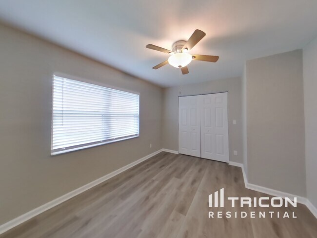 Building Photo - 528 Hamlet Dr