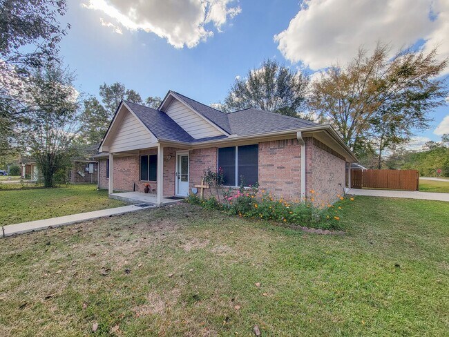Building Photo - Welcome to your next home in the heart of Downtown Cleveland, Texas! This inviting 3-bedroom, 2-b...