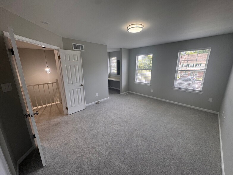 Building Photo - 73 Village Dr