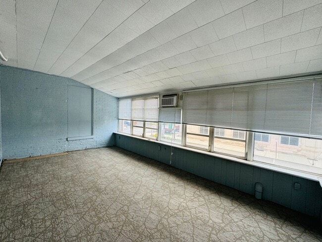 Building Photo - 1369 W Market St