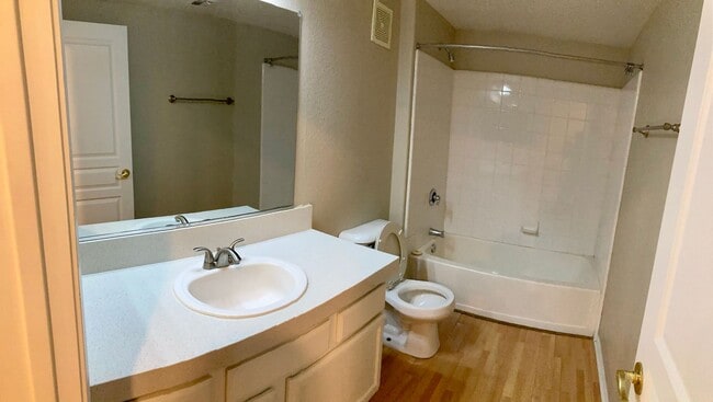 Building Photo - MOVE IN BONUS !! STUNNING BEAUTIFUL 3BD/2.5BA W/ DEN AREA CONDO/TOWNHOME LOCATED IN SUMMERLIN