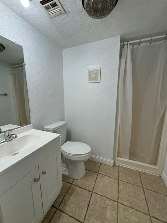 Building Photo - All New Inside, 3 bed 2 bath , no carpet, detached garage and fenced yard in Norman!