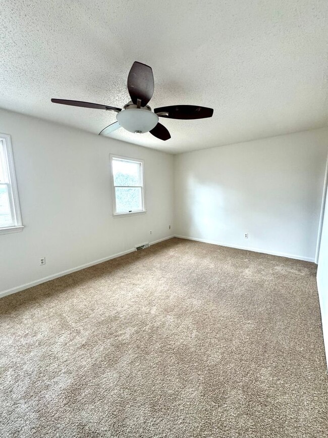 Building Photo - Townhouse for Rent