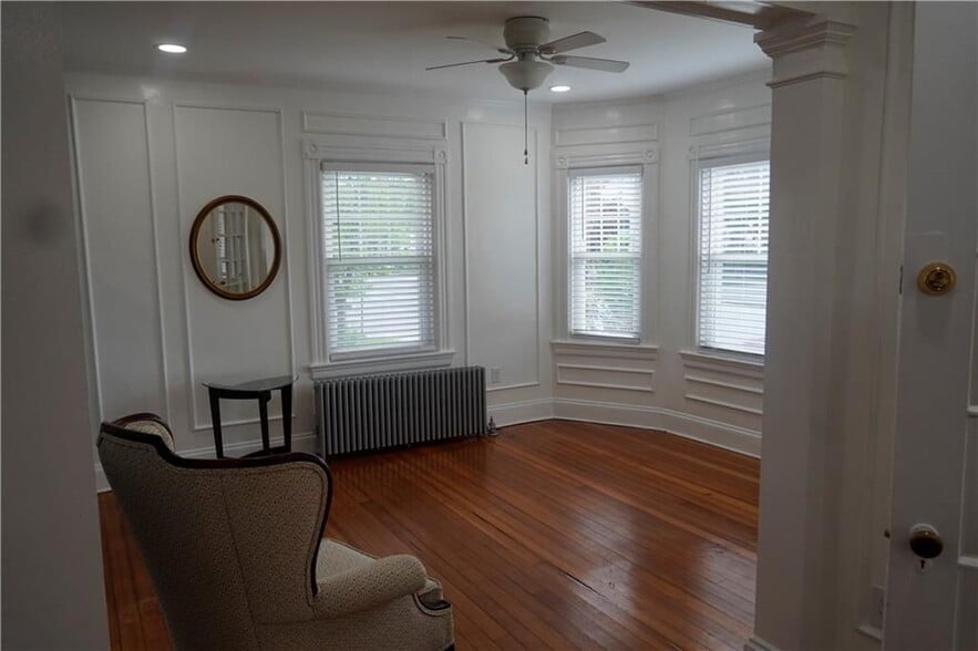 Building Photo - 1358 Narragansett Blvd