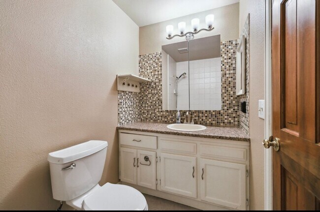 Building Photo - $0 DEPOSIT OPTIONS. SPACIOUS 2 BED, 2.5 BA...