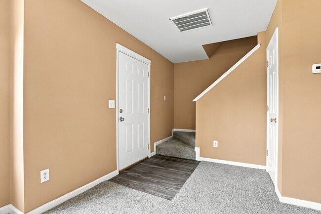 Building Photo - 926 Oakshire Cir
