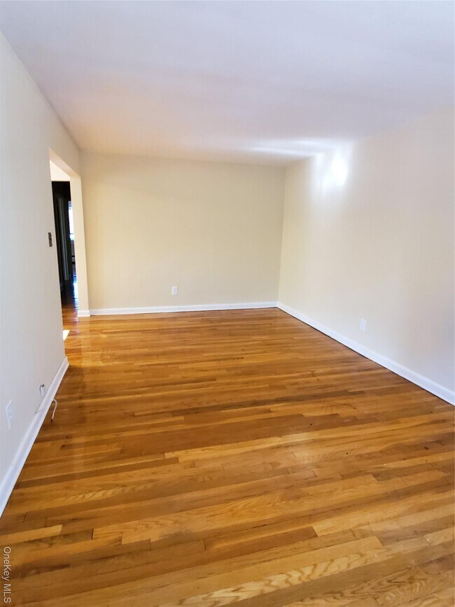 Building Photo - 60-46 69th Pl