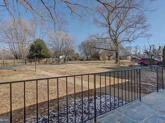 Building Photo - 302 Harris Rd