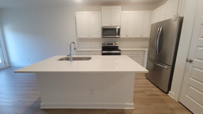 Building Photo - Section 8 Accepted!!! "Chic 3-Bed Oasis with Granite Elegance - 1720 Sq. Ft. in Huntsville!"