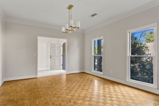 Building Photo - Beautiful 4 Bed 2.5 Bath Available Now!