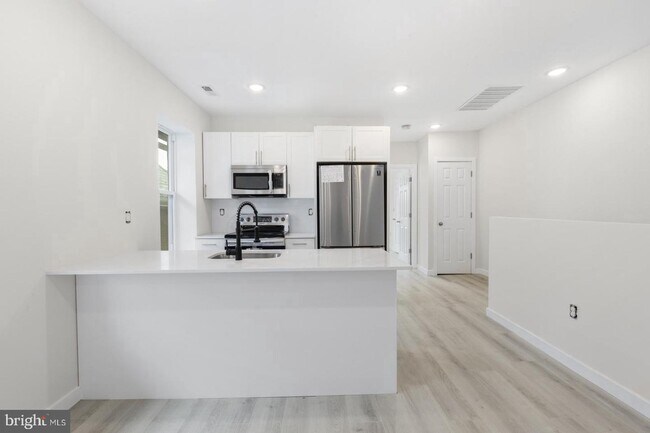 Building Photo - 223 S 45th St