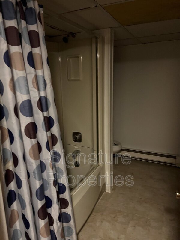 Building Photo - 1306 Oakwood St