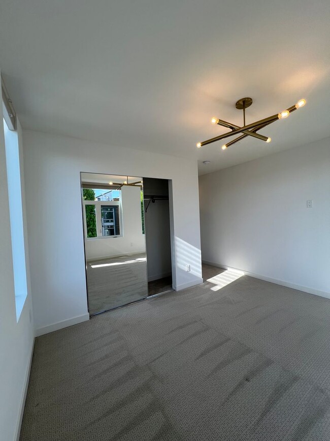 Building Photo - Beautiful Blackwood Home Ballard!