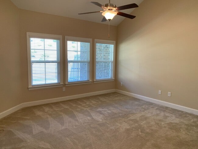 Building Photo - 3 Bedroom, 2 Bathroom One Level Townhome i...