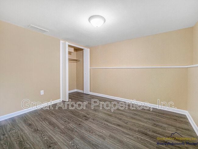 Building Photo - 3624 Maple Dr