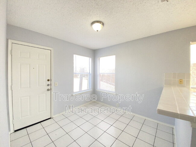 Building Photo - 5204 Vista Verde Dr