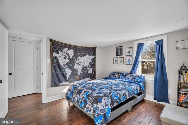 Building Photo - 406 Kings Hwy E