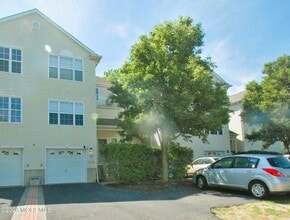 Building Photo - 574 Beachway Ave