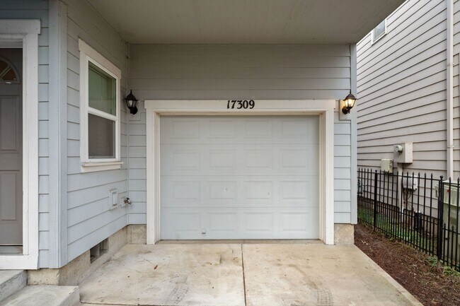 Building Photo - 17309 SW Benji Ct