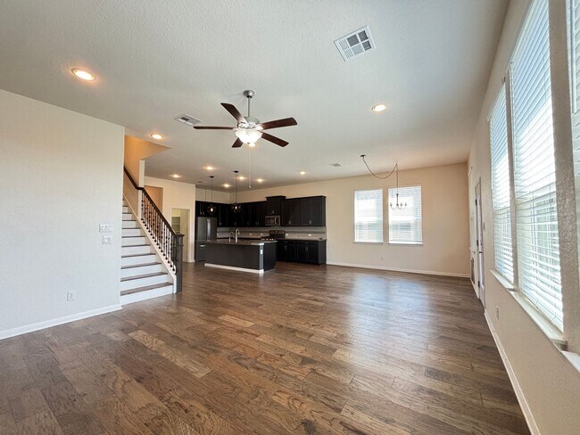 Building Photo - Beautiful 4-Bedroom Home with Free Communi...