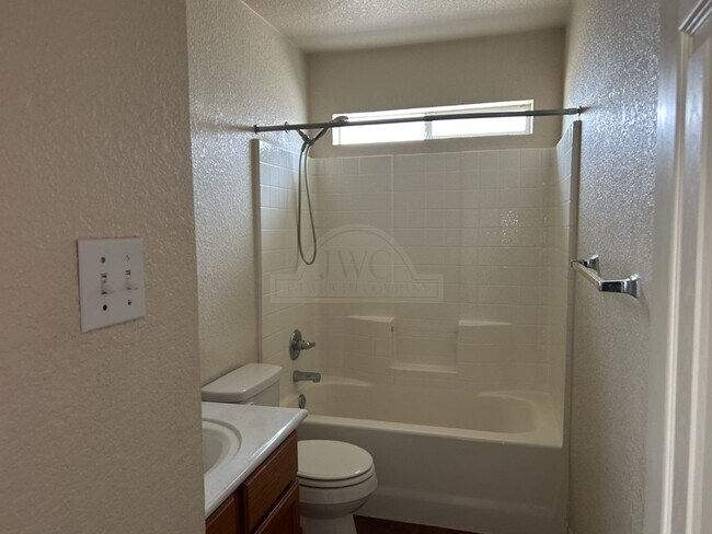 Building Photo - 1600 Dugger Cir