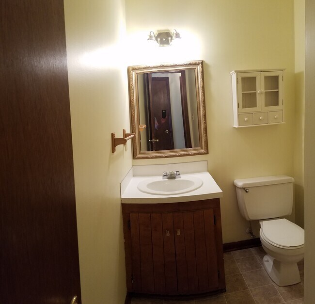 1/2 bath - 120 Colonial Ct