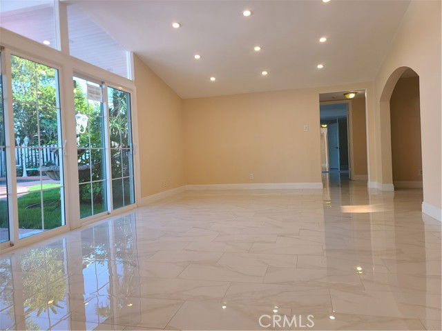 Building Photo - 6744 Cozycroft Ave