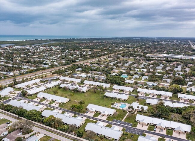 Building Photo - 7723 SE Sugar Sand Cir