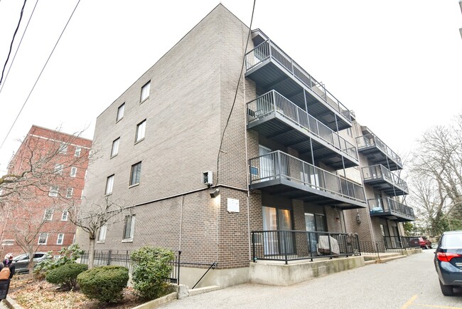 Building Photo - 24 Highland Ave