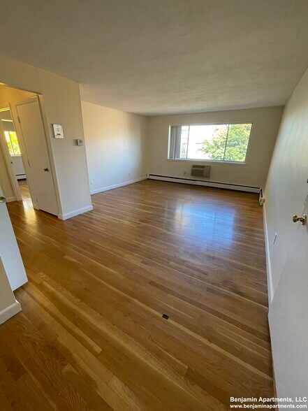 Primary Photo - 95 Gardner St