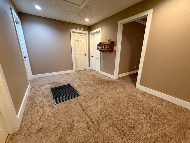 Building Photo - 602 W McKinney Ave