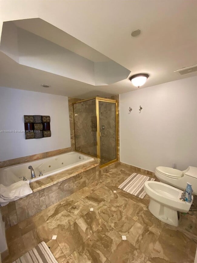 Building Photo - 9559 Collins Ave