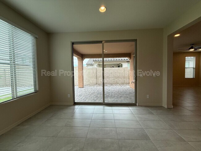 Building Photo - 5811 N 88th Ln