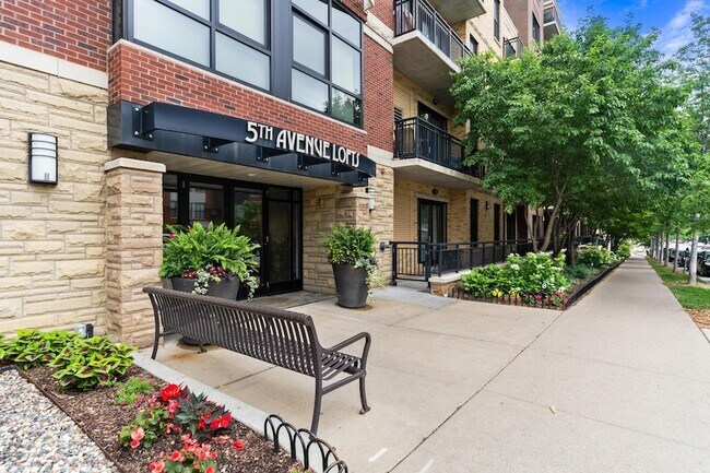 Building Photo - 401 N 2nd St