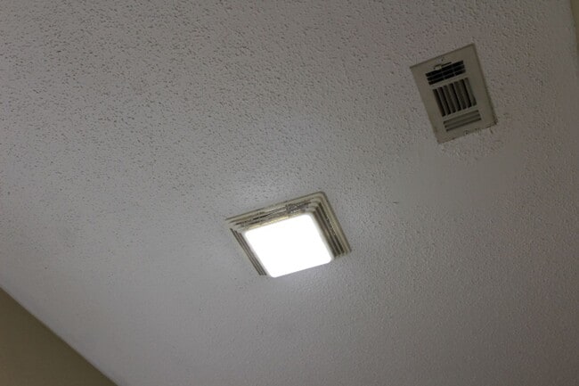 Building Photo - Executive 3 Bedroom / 2 Bath Home in Marianna, Florida