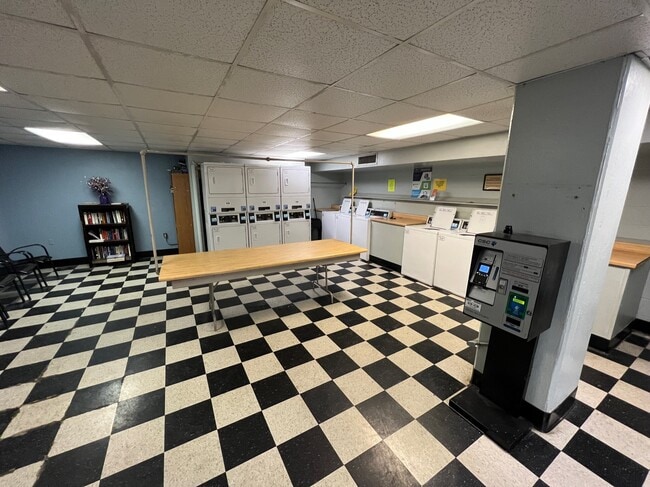 Laundry Facility - 1271 Poplar Ave