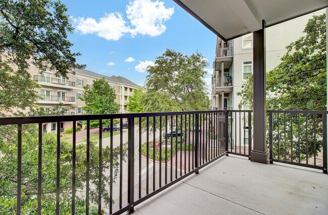 Building Photo - Daniel Island Condo Close to Marina