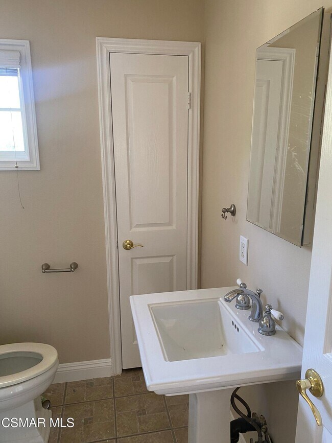 Building Photo - 2559 Parade Ave