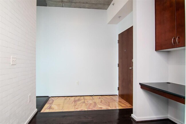 Building Photo - 777 N Ashley Dr
