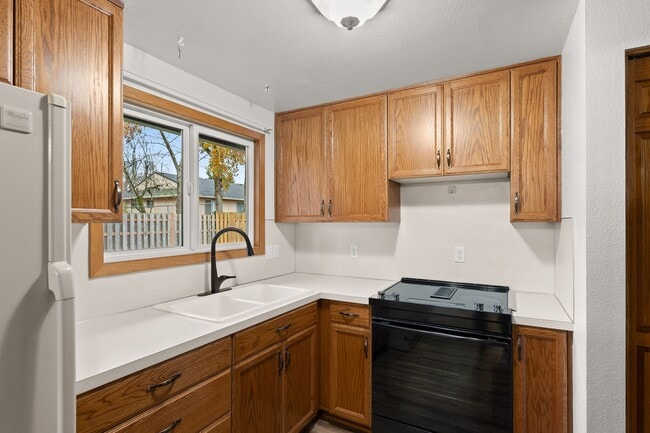 Building Photo - Charming 3 BR/ 1.5 Bath Mt. Pleasant Home.