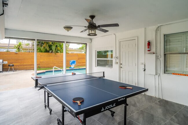 Building Photo - 871 NW 23rd Terrace