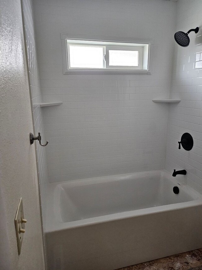 Building Photo - 837 W 30 S St