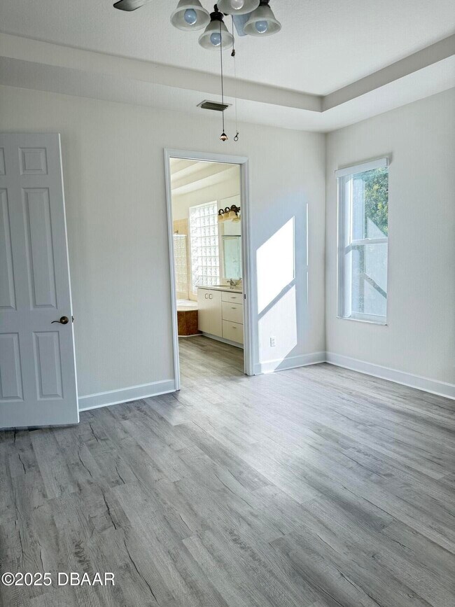 Building Photo - 14 Deep Woods Way