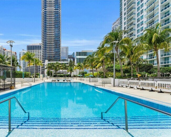 Building Photo - 950 Brickell Bay Dr