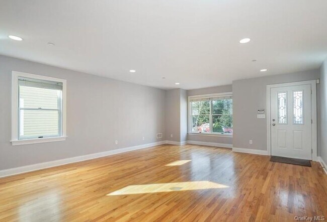Building Photo - 186 Woodside Ave