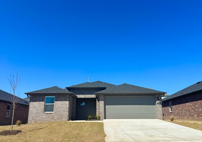 Building Photo - 5382 Selah St