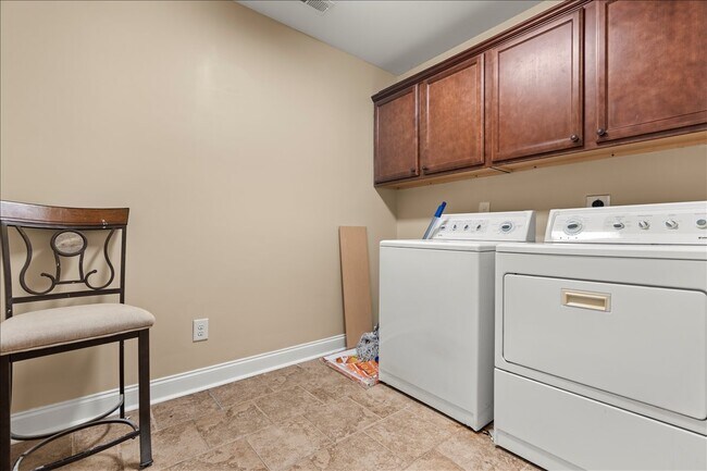 Building Photo - 3011 Thornberry Dr