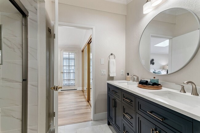 Building Photo - Furnished 3BR PB Gem – Walk to Beach & Bay