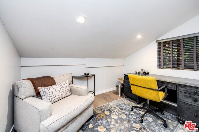 Building Photo - 4635 N Clybourn Ave